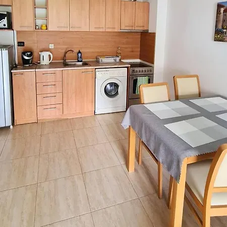 30 Meter Vom Schoenes In Einer Geschlossenen Anlage Apartament